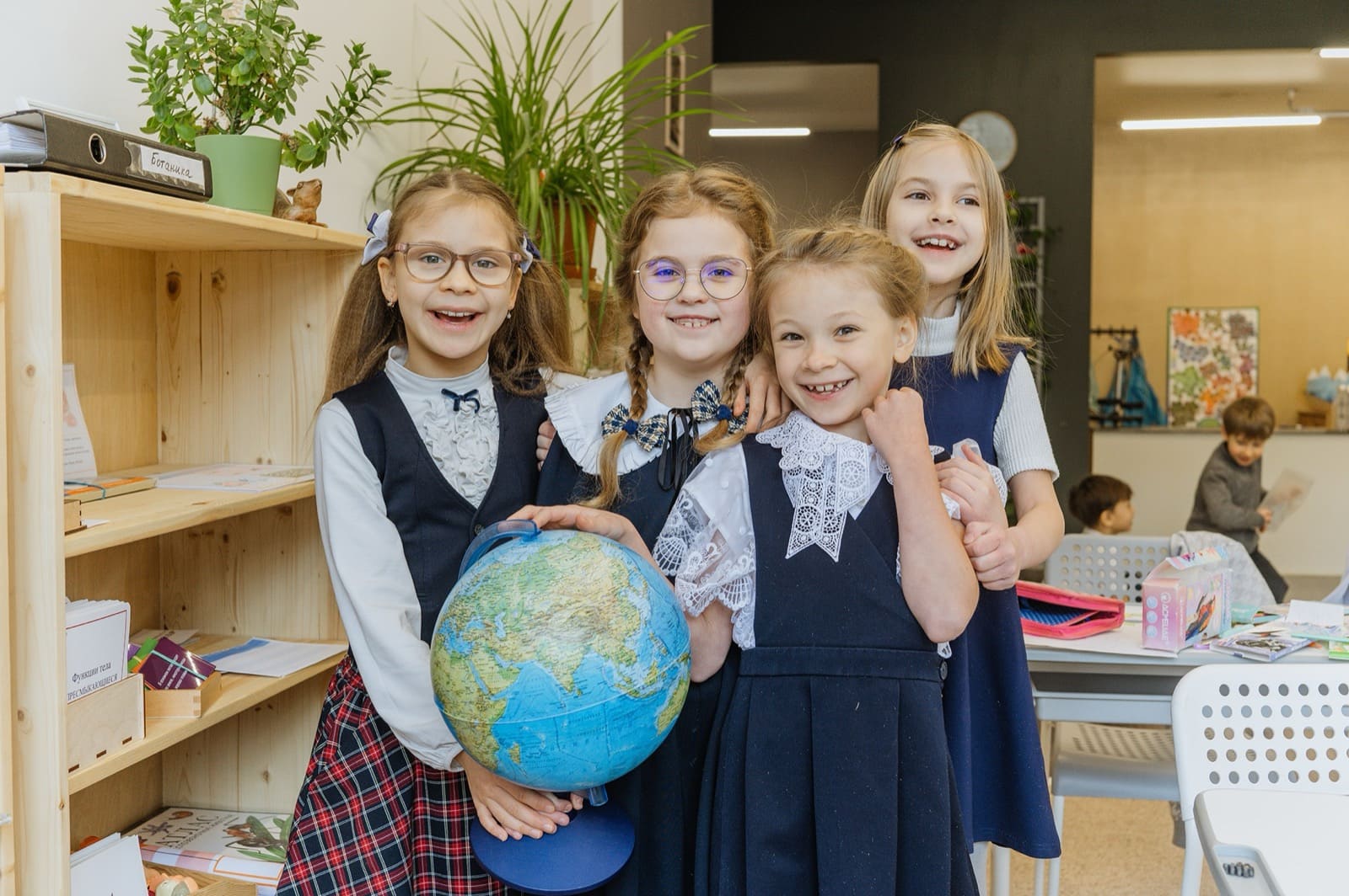 Ученики начальной Монтессори-школы «Гармония»